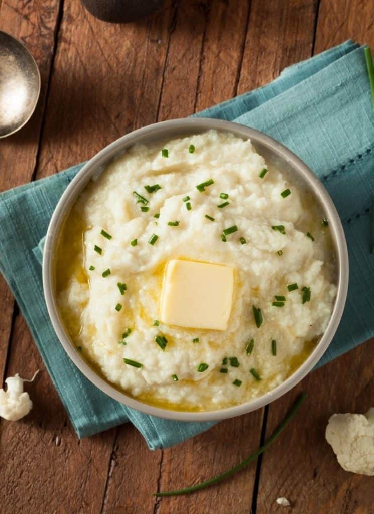 A bowl of keto mashed potato substitute.