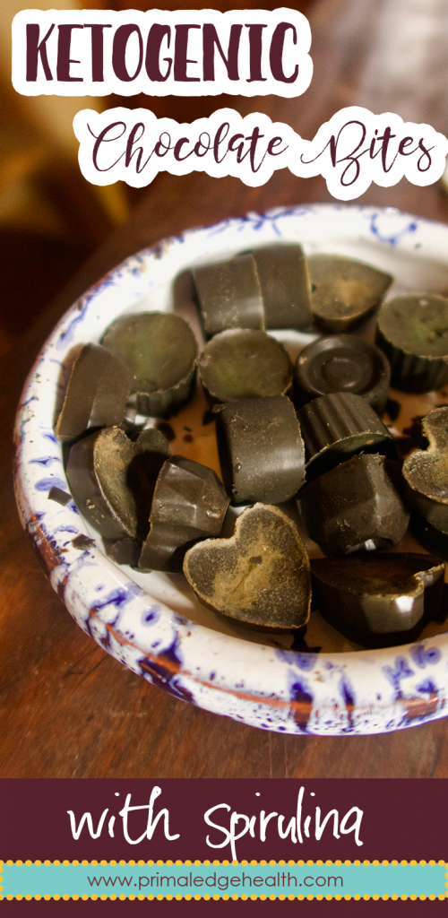 Ketogenic chocolate bites with spirulina.