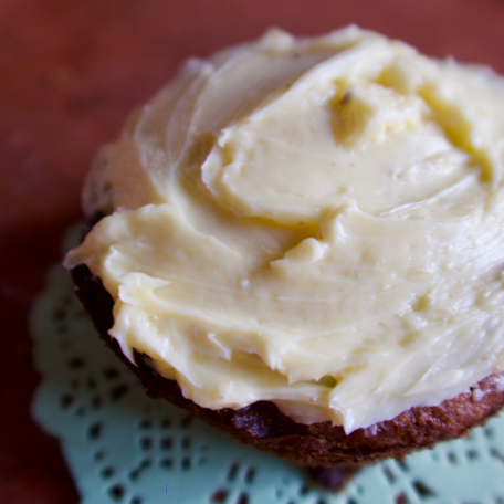 vanilla keto cupcakes close