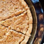 Ketogenic mince meat pie with one part that is sliced in a triangle.