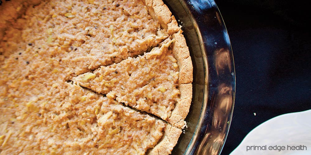 Ketogenic mince meat pie with one part that is sliced in a triangle.