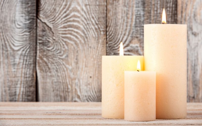 Tallow candles in different sizes.