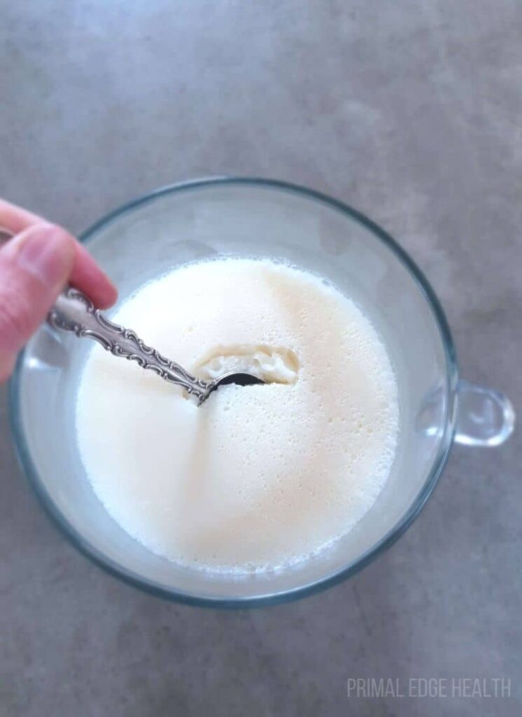 Cheesecake pudding in a glass container.