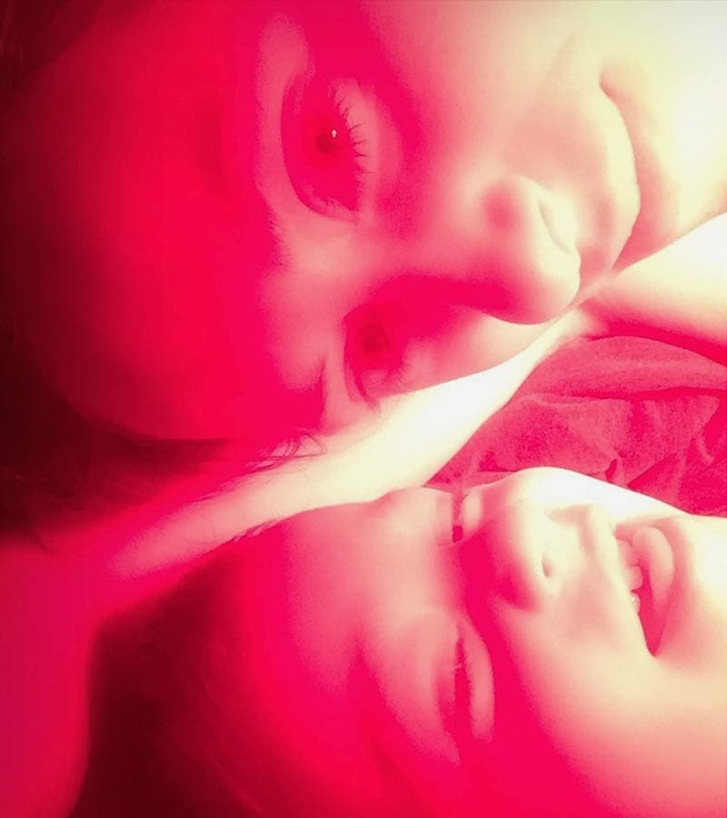 Picture of a woman and a child in red light therapy.