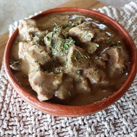 Keto beef stroganoff in a brown bowl.