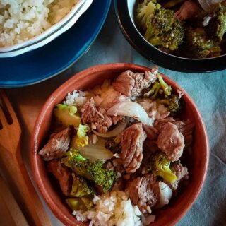 Slow cooker beef and broccoli freezer meal