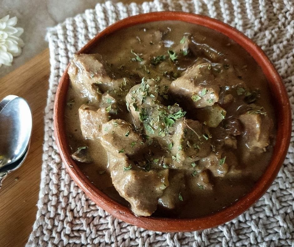 keto slow cooked beef stroganoff