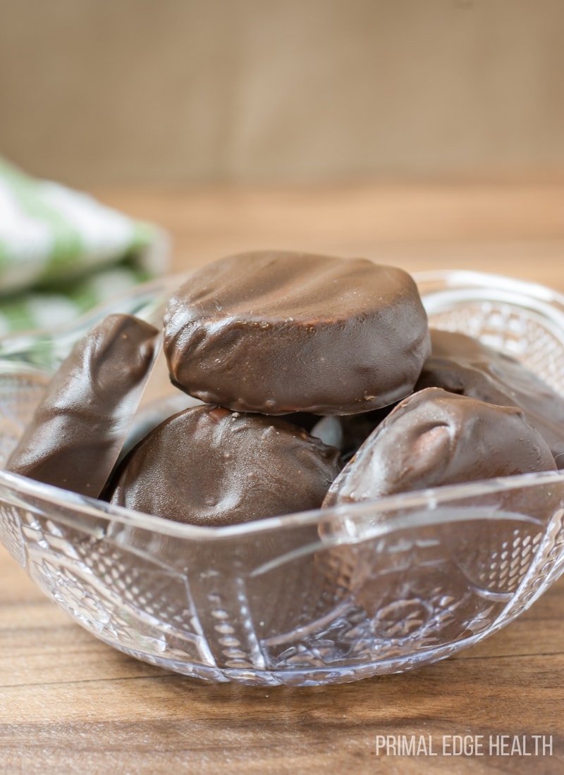 Keto peppermint patties in a glass bowl.