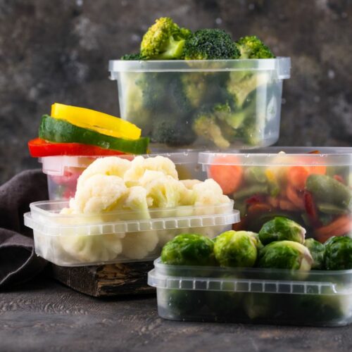 plastic food storage containers with veggies